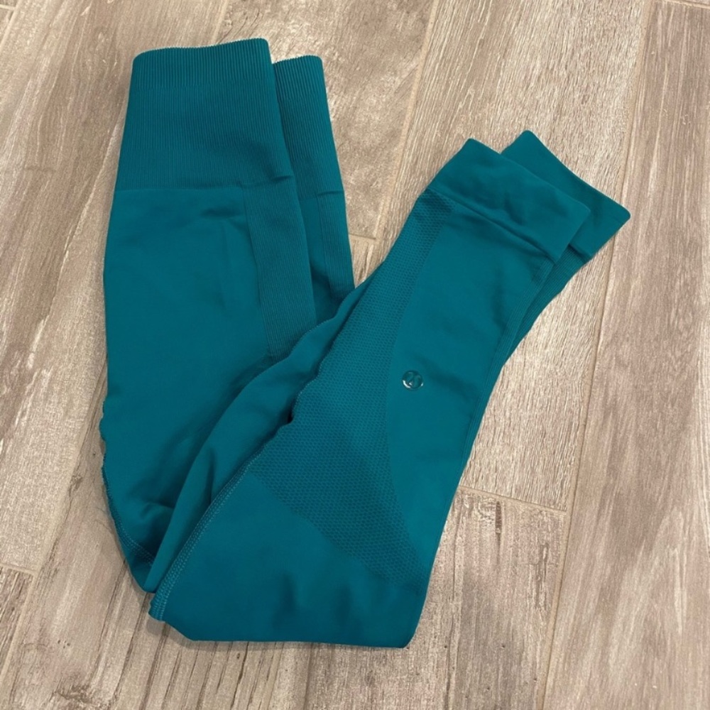 Lululemon zone cropped compression leggings
